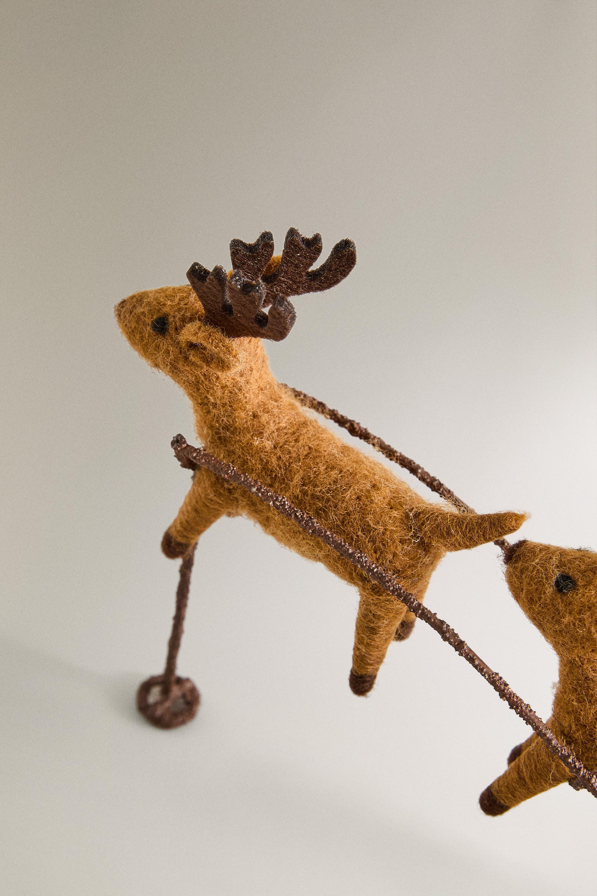 CHRISTMAS SLEIGH AND REINDEER ORNAMENT